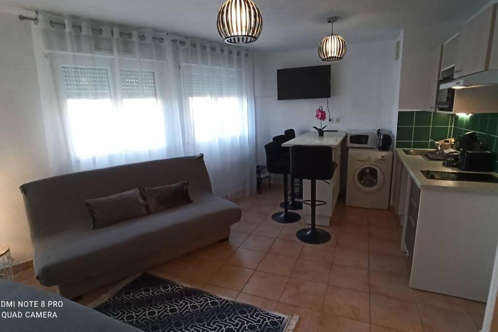 Appartement Face A La Gare Annemasse Buitenkant foto